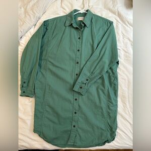Super Cute and Comfy Shirt Dress with pockets! Size Small